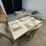 Isla's Luxurious Seaside *