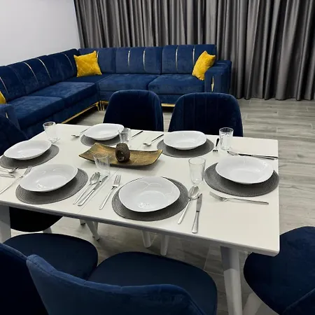 Isla's Luxurious Seaside