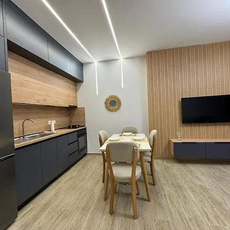 Isla's Luxurious Seaside *