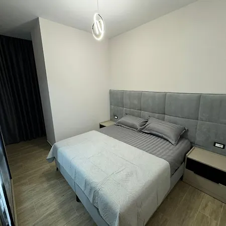 Isla's Luxurious Seaside