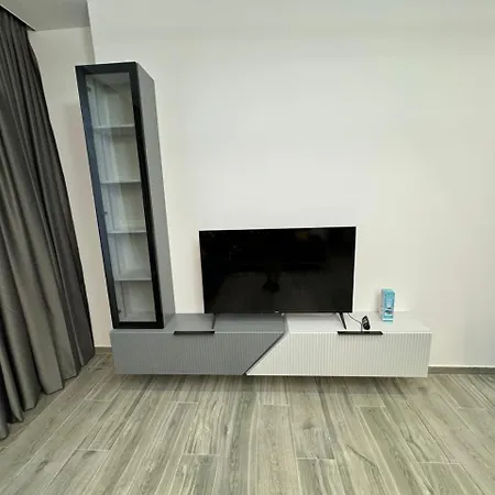 Isla's Luxurious Seaside