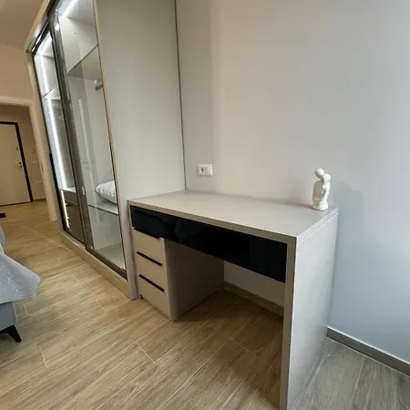 Isla's Luxurious Seaside *