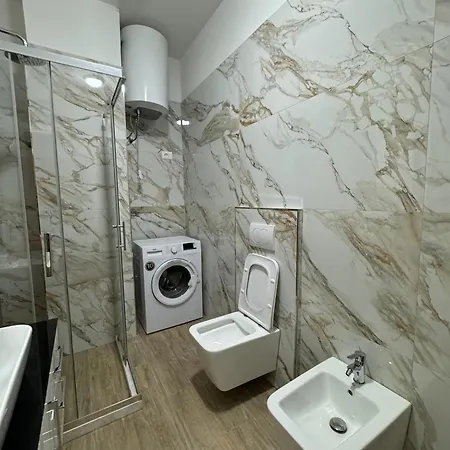 Isla's Luxurious Seaside *