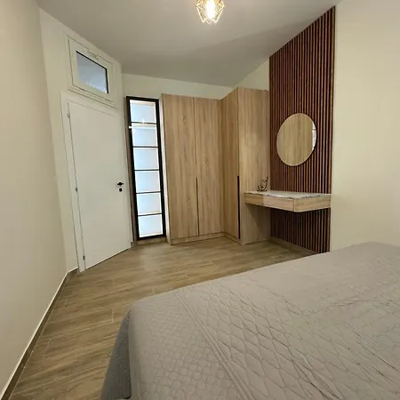 Isla's Luxurious Seaside *