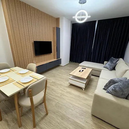 Isla's Luxurious Seaside