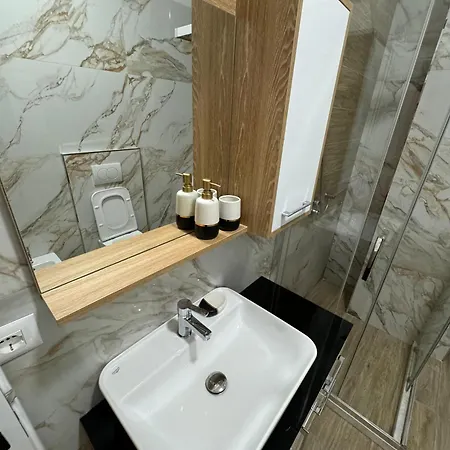 Isla's Luxurious Seaside Apartment Durres