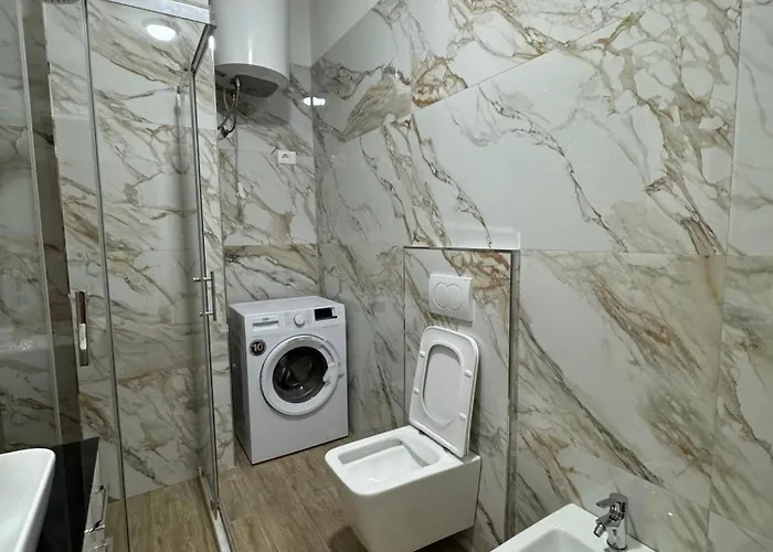 Isla's Luxurious Seaside *